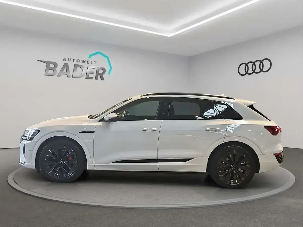 Gebraucht Audi Q8 e-tron Advanced 300 kW (408 PS) 2024 Gletscherweiß metallic SUV