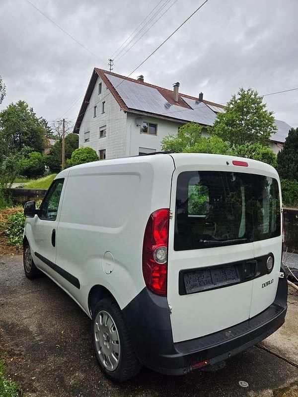 Weiß Gebraucht 2012 Fiat Doblò Van / Kleinbus | 3.600 € (Guter Preis) - Bild 1/4