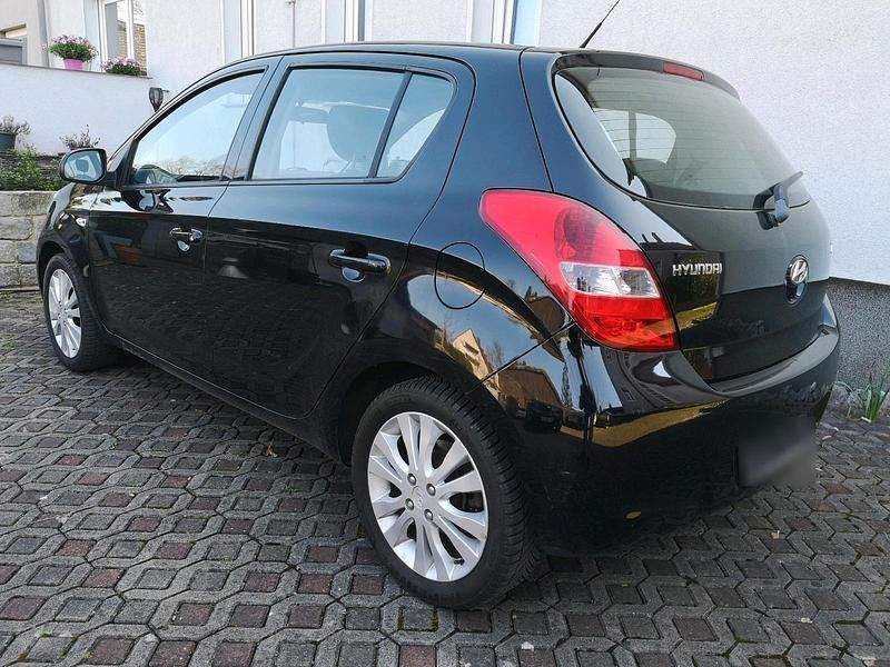 Gebraucht Hyundai i20 Edition 101 PS (74 kW) 2009 Schwarz Kleinwagen