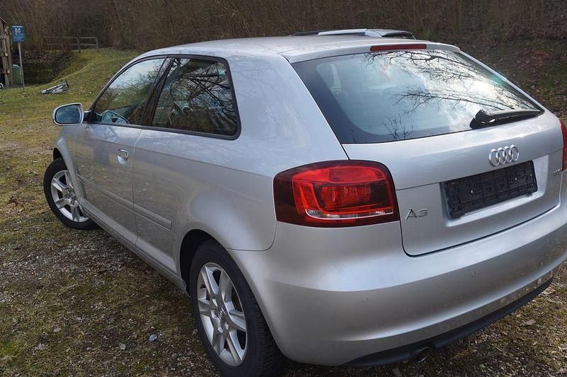 Gebraucht Audi A3 Attraction 105 PS (77 kW) 2012 Silber Kleinwagen