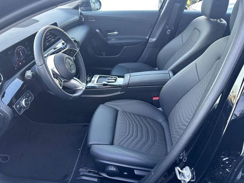 Gebraucht Mercedes A180 116 PS (85 kW) 2024 Schwarz Limousine