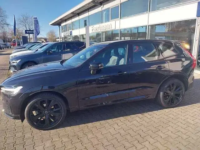 Second-hand Volvo XC60 Plus 250 CP (183 kW) 2025 Negru SUV