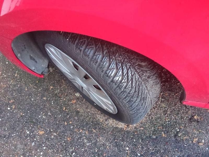 Gebraucht VW Polo Trendline 60 PS (44 kW) 2015 Rot Kleinwagen