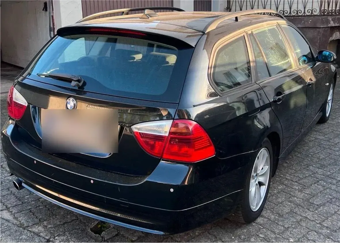 Gebraucht BMW 318 129 PS (94 kW) 2007 Schwarz Kombi
