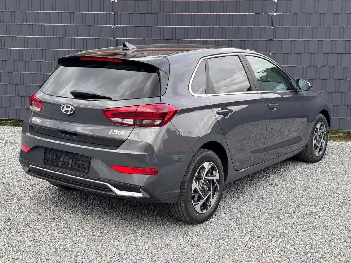 Neu Hyundai i30 116 PS (85 kW) 2026 Ecotronic gray Limousine
