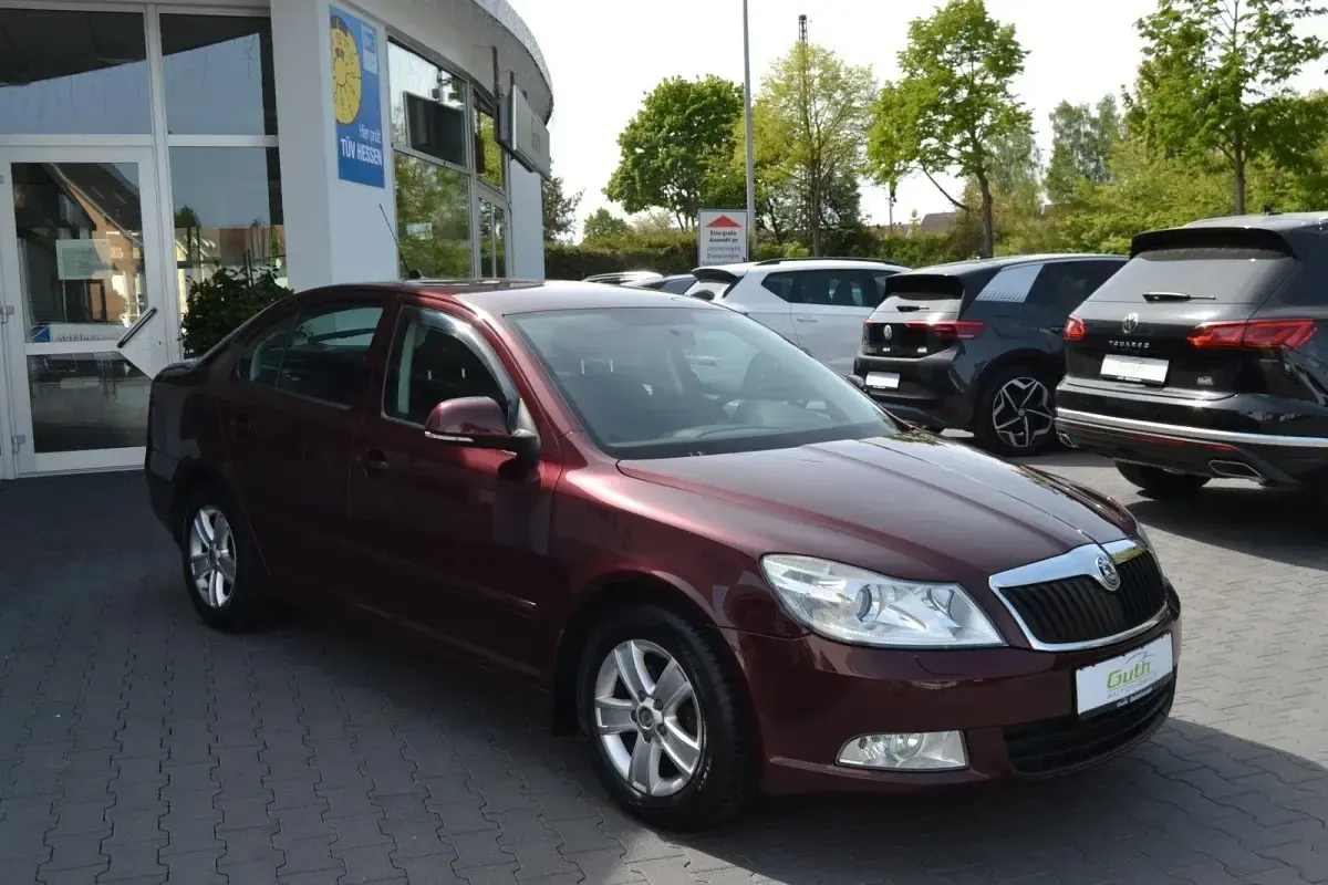 Gebraucht Skoda Octavia GreenLine 105 PS (77 kW) 2009 Rot Limousine