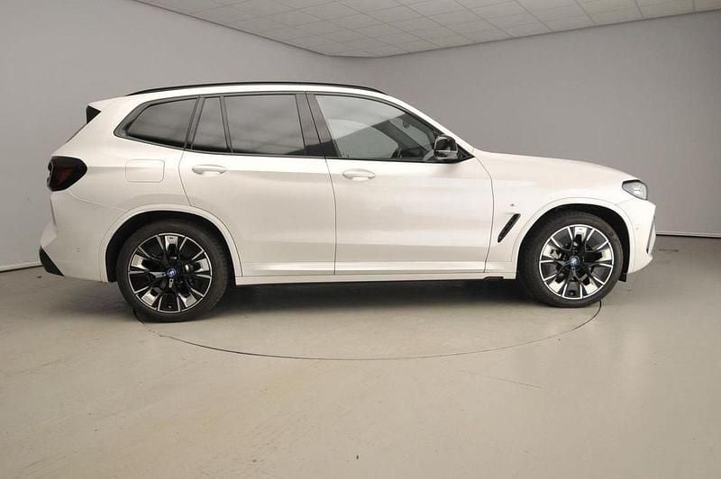 Gebraucht BMW iX3 Executive 210 kW (286 PS) 2022 Weiß SUV