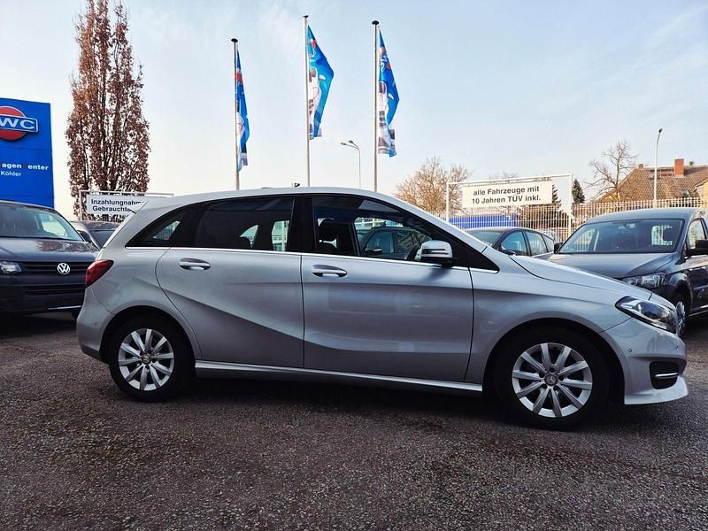 Gebraucht Mercedes B180 Style 122 PS (89 kW) 2015 Silber Van / Kleinbus