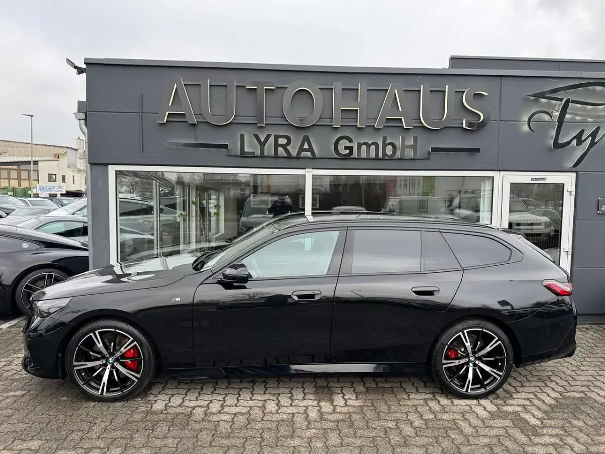 Gebraucht BMW 540 M Sport 303 PS (222 kW) 2025 Schwarz Kombi