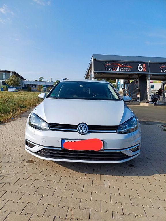 Silber Gebraucht 2018 VW Golf VII Comfortline Kombi | 14.500 € (Fairer Preis) - Bild 1/4