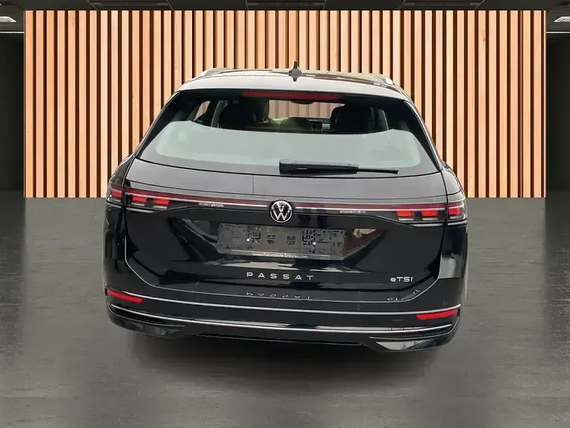 Gebraucht VW Passat Elegance 150 PS (110 kW) 2025 Schwarz Kombi