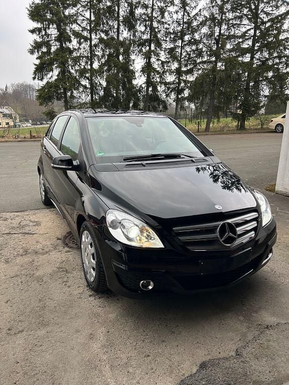 Gebraucht Mercedes B180 109 PS (80 kW) 2011 Schwarz Van / Kleinbus