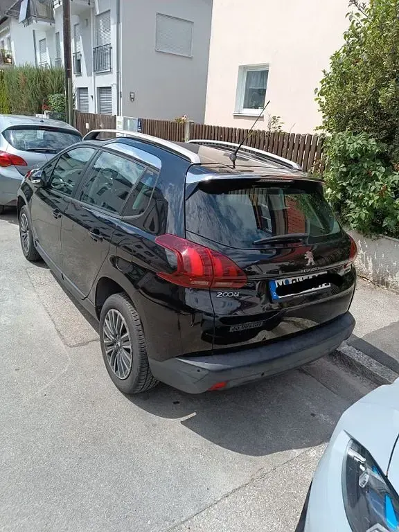 Gebraucht Peugeot 2008 Active 110 PS (80 kW) 2016 Schwarz SUV