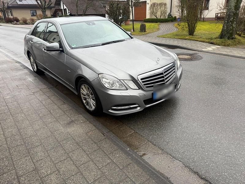 Gebraucht Mercedes E300 Avantgarde 231 PS (169 kW) 2012 Silber Limousine