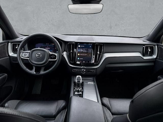 Gebraucht Volvo XC60 Plus 197 PS (144 kW) 2023 Crystal white pearl / metallic SUV