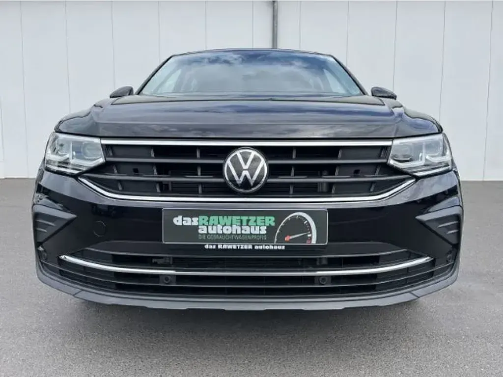 Gebraucht VW Tiguan Life 245 PS (180 kW) 2022 Deep black (metallic) SUV
