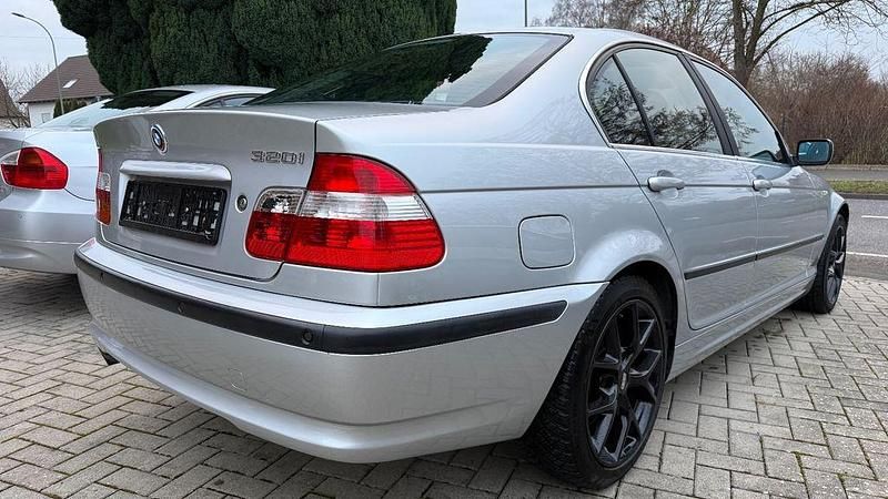 Gebraucht BMW 320 Lifestyle 170 PS (125 kW) 2005 Silber Limousine