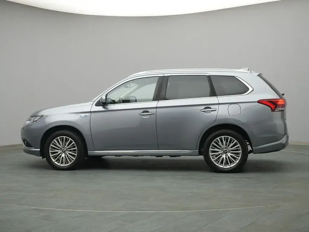 Gebraucht Mitsubishi Outlander P-HEV Plus 203 PS (149 kW) 2016 Platinum grau Limousine