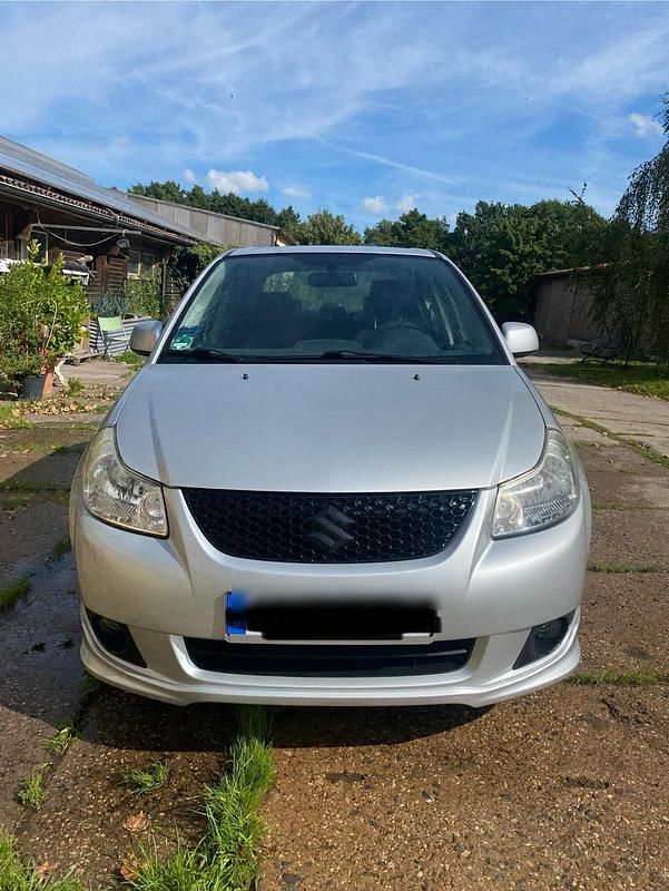 Grau Gebraucht 2009 Suzuki SX4 Limousine | 4.000 € (Teuer) - Bild 1/4