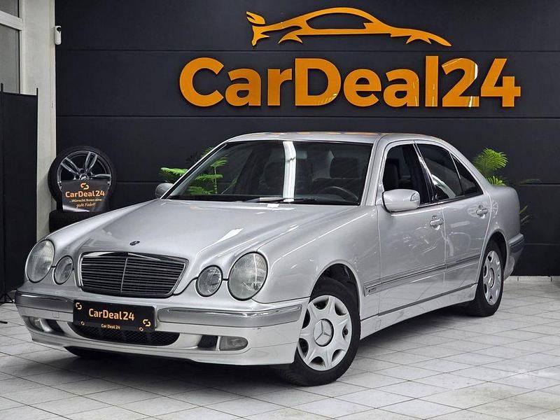Silber Gebraucht 1999 Mercedes E240 Elegance Limousine | 4.999 € - Bild 1/4