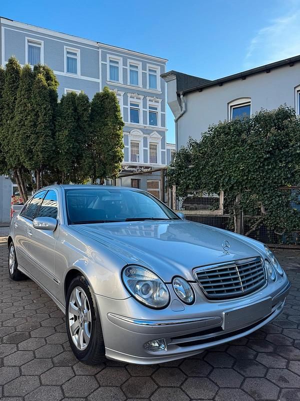Gebraucht Mercedes E320 204 PS (150 kW) 2003 Silber Limousine