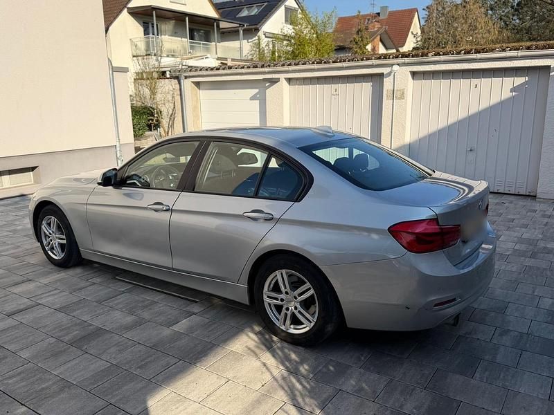Gebraucht BMW 318 136 PS (100 kW) 2015 Silber Limousine