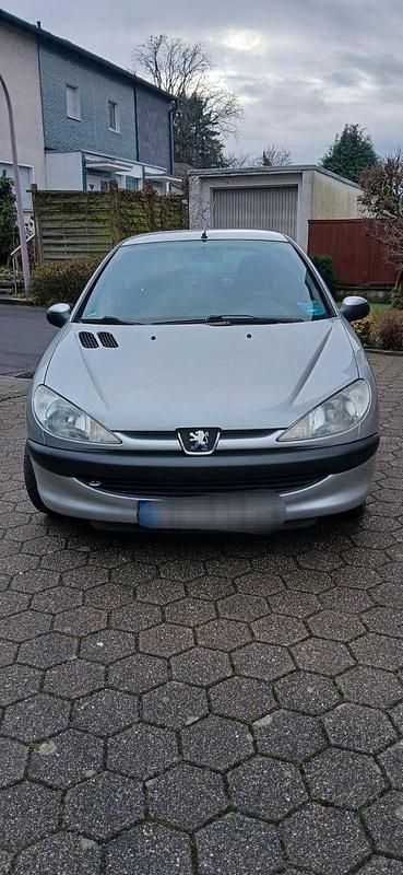 Gebraucht Peugeot 206 60 PS (44 kW) 2003 Silber Kleinwagen