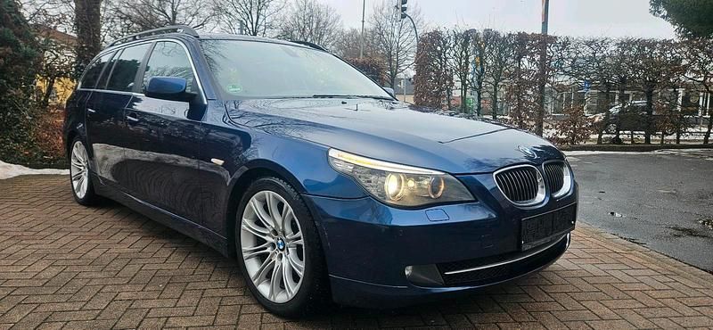 Gebraucht BMW 525 197 PS (144 kW) 2008 Blau Kombi