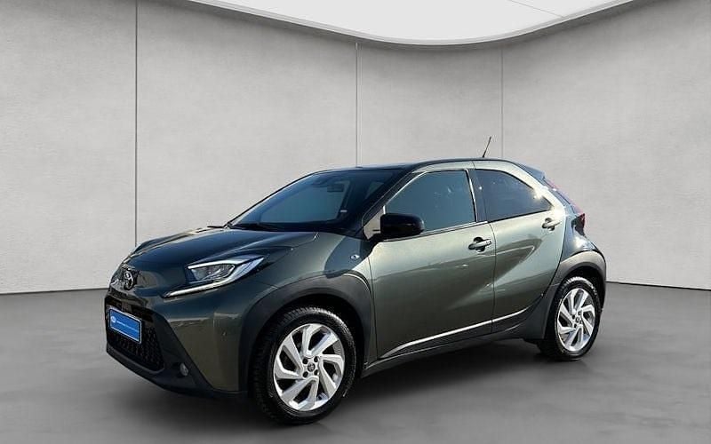 Cardamon green / night sky black Gebraucht 2022 Toyota Aygo Pulse Kleinwagen | 14.450 € (Fairer Preis) - Bild 1/4