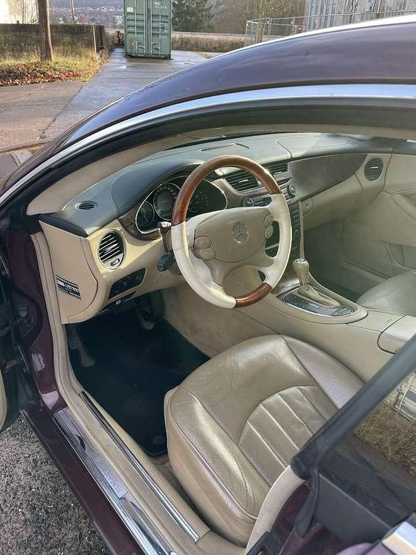 Gebraucht Mercedes CLS320 224 PS (164 kW) 2007 Rot Coupé