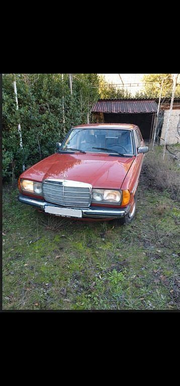 Gebraucht Mercedes 200 60 PS (44 kW) 1984 Rot Limousine