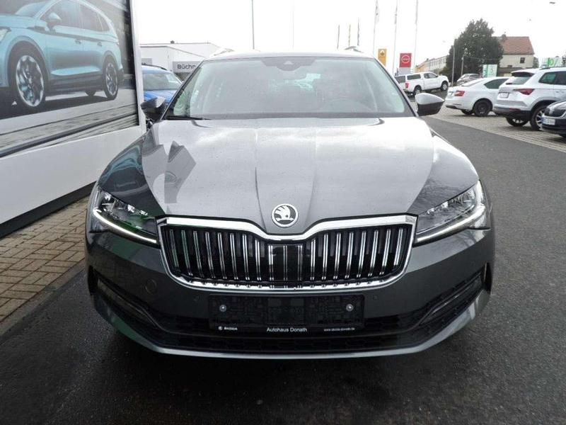 Graphitegraumetallic Gebraucht 2022 Skoda Superb Kombi | 32.990 € (Teuer) - Bild 1/4