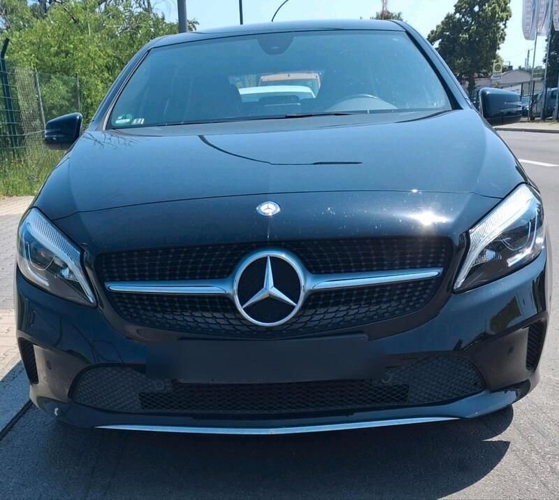 Schwarz Gebraucht 2017 Mercedes A160 Limousine | 12.950 € (Guter Preis) - Bild 1/4
