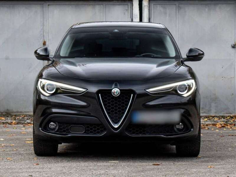 Schwarz Gebraucht 2018 Alfa Romeo Stelvio SUV | 17.900 € (Teuer) - Bild 1/4