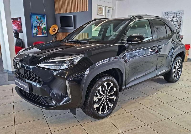 Gebraucht Toyota Yaris Cross Team 92 PS (67 kW) 2024 Schwarz SUV