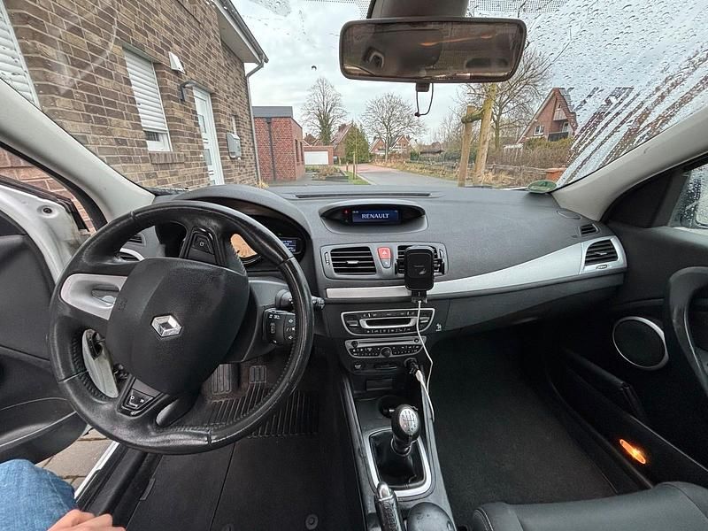 Gebraucht Renault Mégane 130 PS (95 kW) 2009 Weiß Limousine