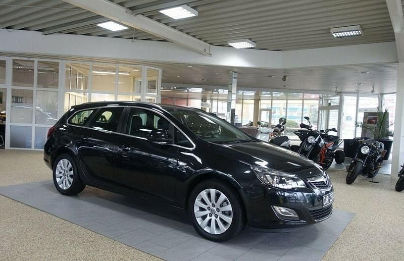 Gebraucht Opel Astra Innovation 165 PS (121 kW) 2012 Schwarz Kombi