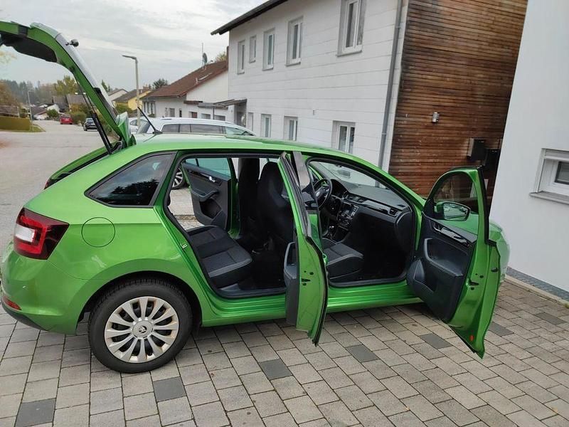 Gebraucht Skoda Rapid Ambition 110 PS (80 kW) 2019 Grün Kleinwagen