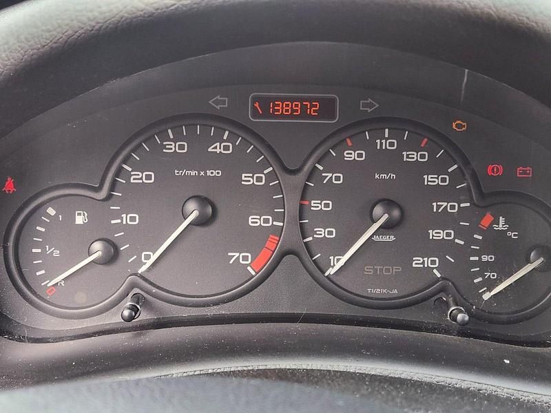 Blau Gebraucht 2005 Peugeot 206 Limousine | 750 € (Guter Preis) - Bild 1/4