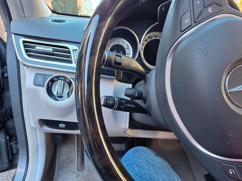 Gebraucht Mercedes E250 Avantgarde 204 PS (150 kW) 2013 Silber Kombi