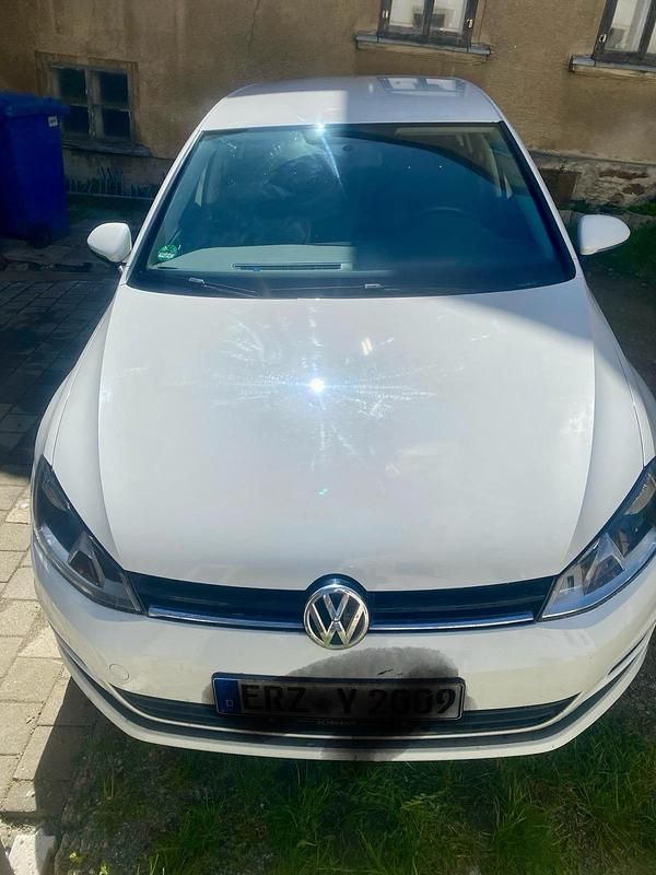 Weiß Gebraucht 2015 VW Golf VII Kleinwagen | 6.000 € (Guter Preis) - Bild 1/4