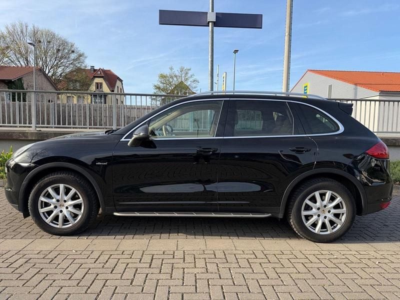 Second-hand Porsche Cayenne 245 CP (180 kW) 2012 Negru SUV