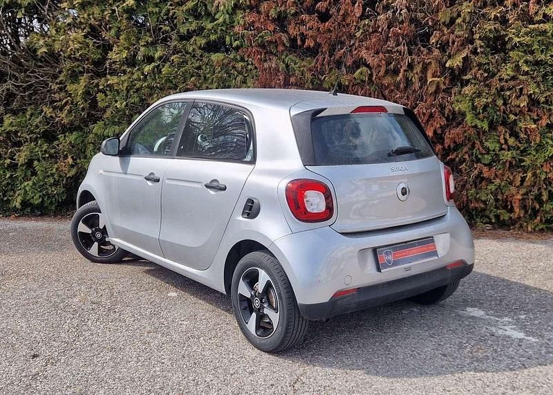 Gebraucht Smart ForFour 71 PS (52 kW) 2018 Cool silber Kleinwagen