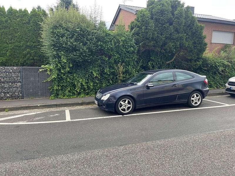 Blau Gebraucht 2004 Mercedes C180 Coupé | 1.200 € (Superpreis) - Bild 1/4