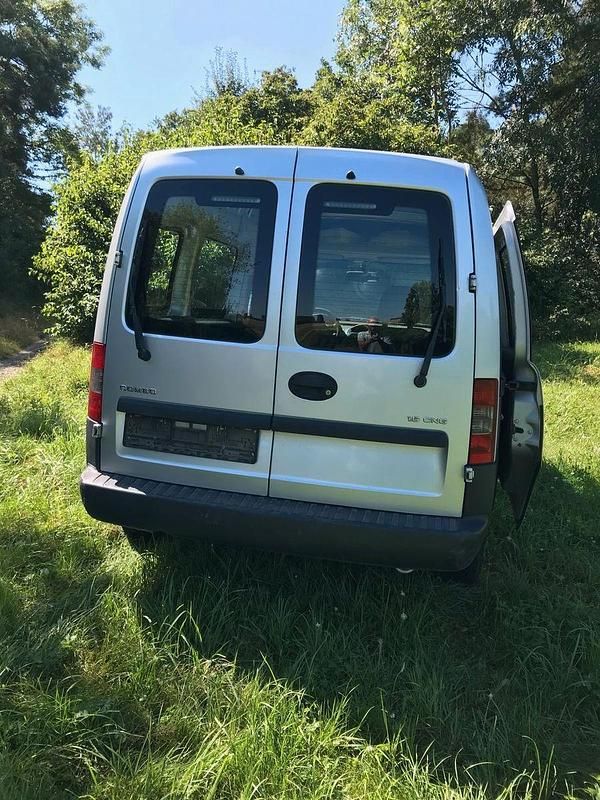 Usado Opel Combo 94 HP (69 kW) 2007 Prateado Monovolume