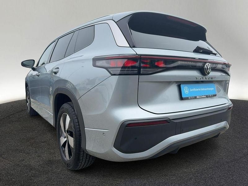 Gebraucht VW Tayron Life 150 PS (110 kW) 2025 Oyster silver metallic SUV