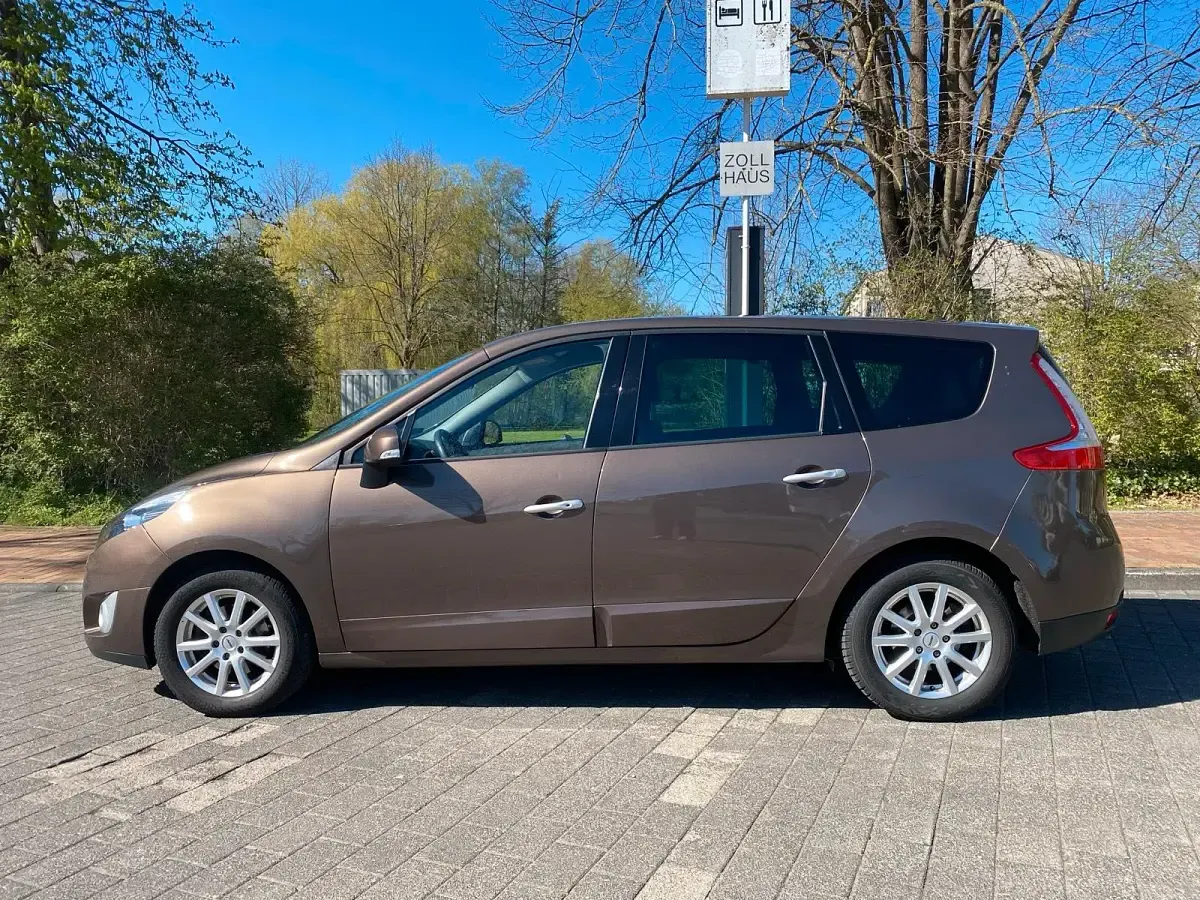 Gebraucht Renault Scénic III Expression 130 PS (95 kW) 2011 Braun Van / Kleinbus