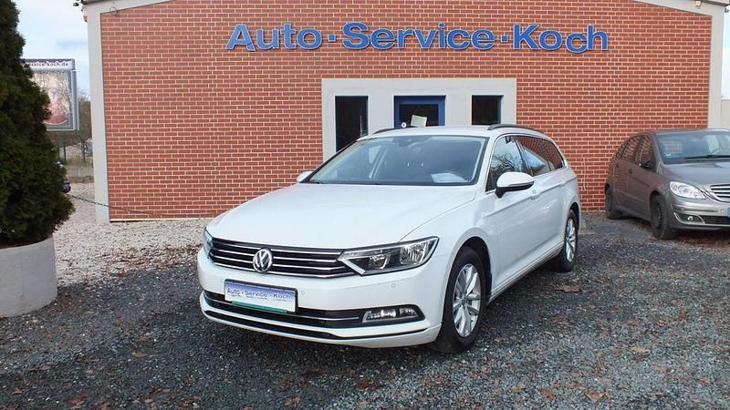 Pure white Gebraucht 2019 VW Passat Comfortline Kombi | 15.590 € (Fairer Preis) - Bild 1/4