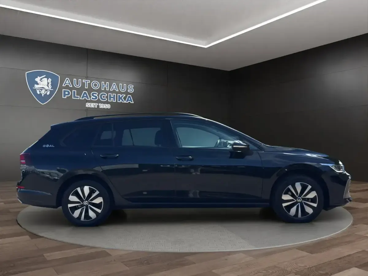 Gebraucht VW Golf VIII Goal 150 PS (110 kW) 2024 Grenadillschwarz Kombi