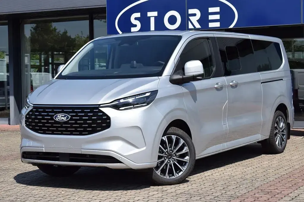 Neu Ford Tourneo Custom Titanium X 232 PS (170 kW) 2026 Moondust silver Van